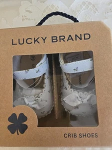 LUCKY BRAND BABY GIRL WHITE FLORAL BOW CRIB SHOES SIZE 2 NIB - Picture 1 of 3