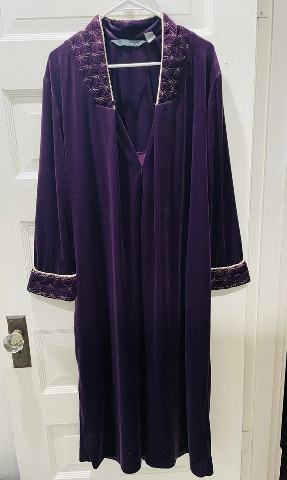 Camisón vintage de terciopelo púrpura rosa jazmín, talla mediana Foto 1 de 4