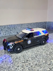 Florida Highway Police   -   Ford Explorer w/ All Flashing Lights - Picture 1 of 11