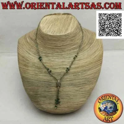 Collana girocollo, giada verde grezza e argento 925 ‰ infilati con ciuffetto (ci - Immagine 1 di 2