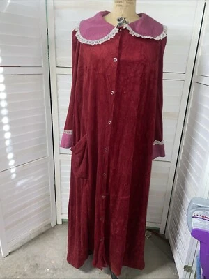 Maxi bata de terciopelo rojo vintage años 70 abrigo de casa cuello rosa encaje botón bata delantera Foto 1 de 4