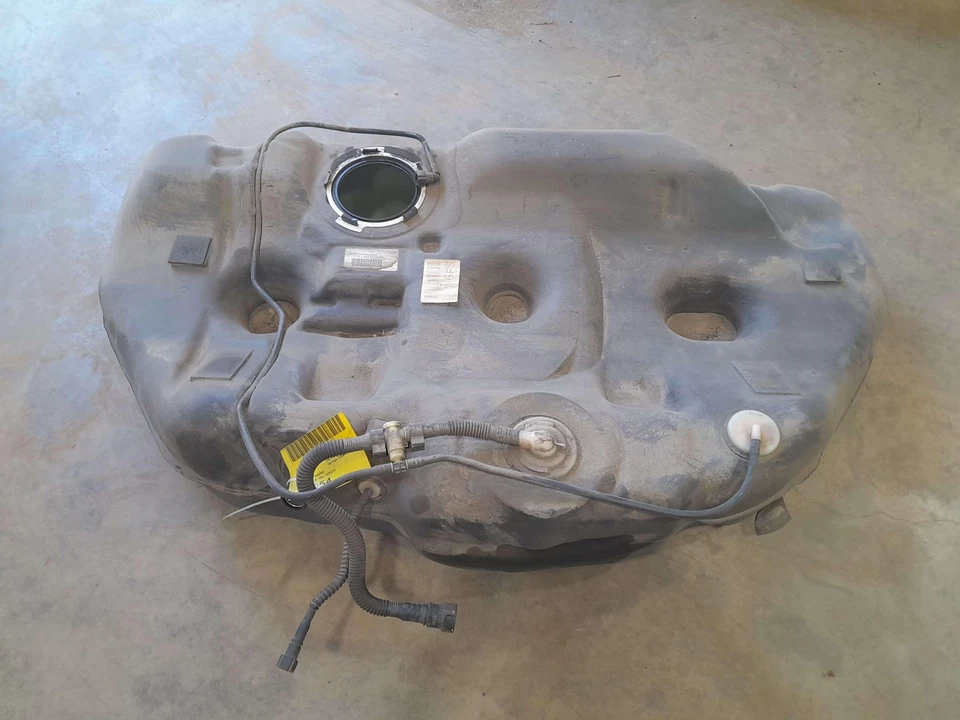 Ensamblaje de tanque de combustible Nissan Maxima 2016 Tanque de gasolina OEM 172023TA0A Foto 1 de 4