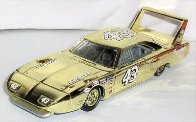 1/43 = GOLD NASCAR LEGEND / RICHARD PETTY / 1970 70 PLYMOUTH SUPERBIRD Race Car - Image 1 of 4