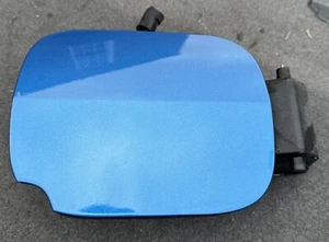 Conjunto de bisagras puerta con solapa de combustible diésel Renault Clio MK3 en azul - Imagen 1 de 9