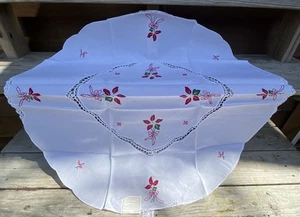36” ROUND Linen Christmas Table Cloth Embroidered Poinsettas Cutouts Vintage NEW - Picture 1 of 7