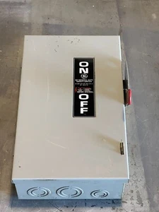 Interruptor de seguridad GE TG3222 mod 8, 60A, 240Vac/250Vdc 15 HP, tipo 1, gabinete interior - Imagen 1 de 10