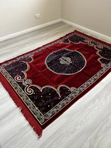 Traditional Floor Rug Predominantly Red In Colour 200cm x 133cm Free Shipping AU - Picture 1 of 5