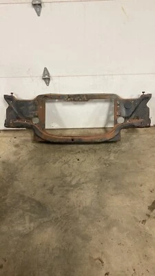 1974-77 雪佛兰雪佛兰科迈罗原装 Rad 散热器中心前芯支撑 — 第 1/4 张图片