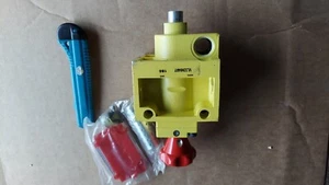 New Numatics VL32N04AY Valve Old Stock SHELFWEAR as Pictured - Picture 1 of 3