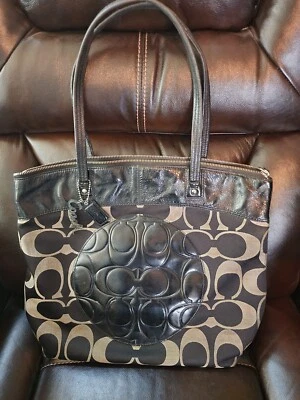 Bolso de Mano Grande Coach Signature F18335 Laura Negro Gris Jacquard Foto 1 de 4
