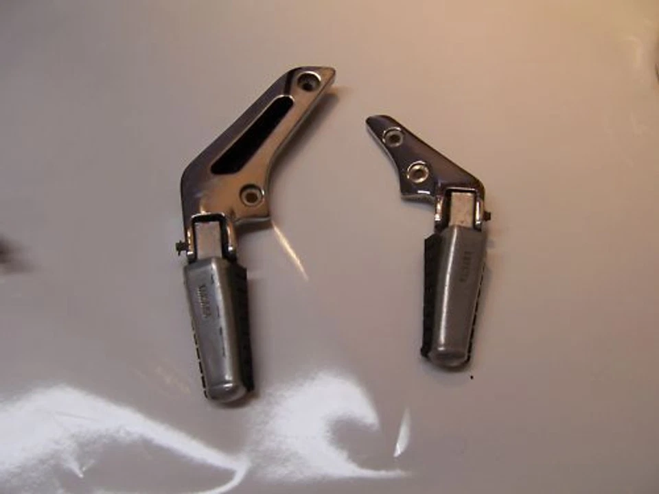 YAMAHA VIRAGO XV 700-750 1000-1100 SET OF 2 FOLDING  REAR FOOTPEGS - Image 1 of 1