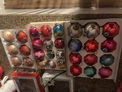 30 adornos navideños vintage de STENCIL & vidrio macizo brillantes británicos y hechos en EE. UU. Foto 1 de 4