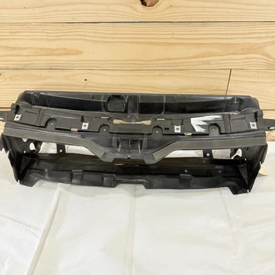 2012 - 2019 宝马 320I 328D 330E 340I UPPER Radiator DUCT 51-74-7-255-413 全新原始设备制造商 — 第 1/4 张图片