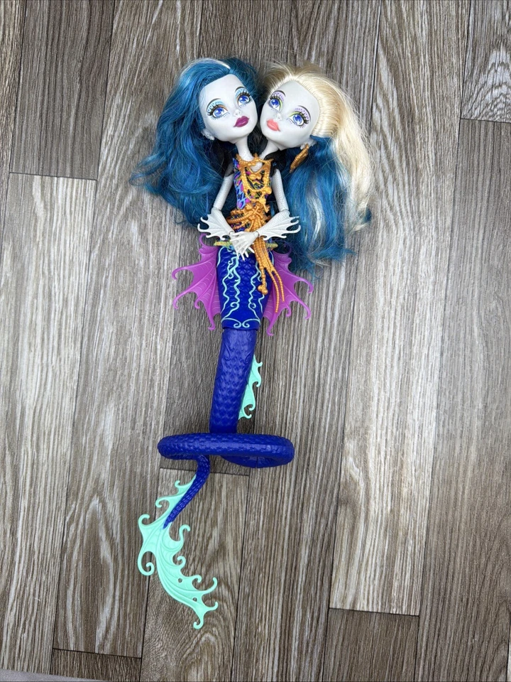 Muñeca Monster High Peri y Perla Serpentina Sirena Gran Arrecife Scarrier 2 Cabezas Foto 1 de 2