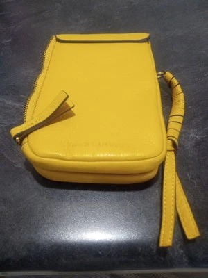 Bolsa Clutch Feminina Vince Camuto Couro Amarelo Mostarda Zíper Pulseira Dois Lados - Imagem 1 de 4