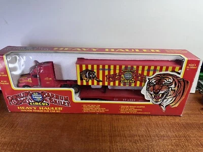 O Scale K-665603 K-Line Ringling Bros & Barnum & Bailey Circus Heavy Hauler - Image 1 of 3