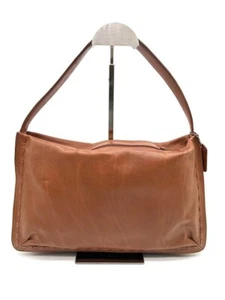 COACH 9467 vintage leather shoulder bag and handbag fastener With bag charm - Imagen 1 de 16
