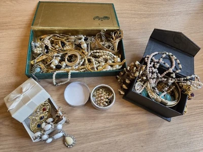 Konvolut Alter Modeschmuck Aus Nachlass Ungeprüft - Bild 1 von 4