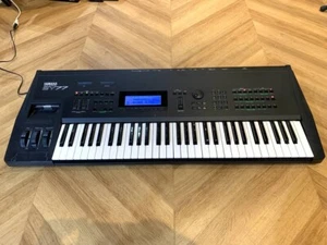 Yamaha SY77 Synthesizer Keyboard 61-Keys Black keyboard Music - Picture 1 of 7