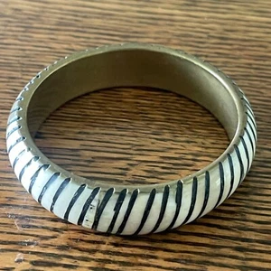 Vintage Pier 1 Camel Bone & Brass Bangle Bracelet India Tribal Ethnic 2.5" Diam. - Picture 1 of 11