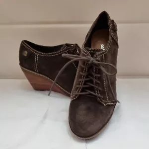 LADIES CLARKS SUEDE WEDGE HEEL FULL SHOES SIZE UK 7D Brown Lace Up Bootee - Picture 1 of 16