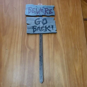 Neu "Vorsicht zurück" Halloween Schild Requisite 21" x 9" Hofschild - Bild 1 von 4