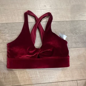 SUJETADOR DEPORTIVO FABLETICS MUJER TERCIOPELO ROJO XS - Imagen 1 de 6