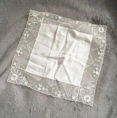 Lenço vintage DESCO Grã-Bretanha de renda em linho com etiqueta - Imagem 1 de 4