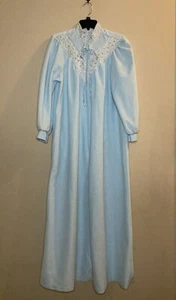 Vandemere  Robe Housecoat Vintage Light Blue Size L Sleepwear Granny Core - Picture 1 of 9