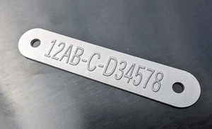 MOTOR NUMMERNSCHILD - CP343 - FÜR CLASSIC A SERIE MINI MGA MGB - GEPRÄGTER TEXT - Bild 1 von 1