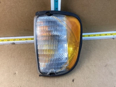 Левый угловой/парковочный указатель поворота со стороны водителя для Ford E-350 1992-2000 годов выпуска - Изображение 1 из 4