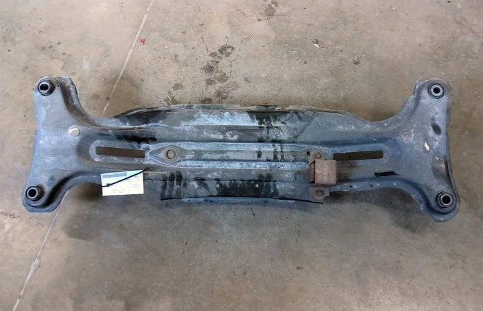 2002-2011 Toyota Camry Rear Subframe Crossmember Rear OEM Foto 1 de 4
