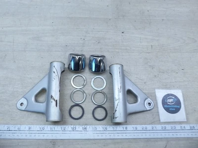 Yamaha DT100 1974 Enduro Y20961) Juego de soportes de faros orejas horquilla delantera izquierda derecha Foto 1 de 4