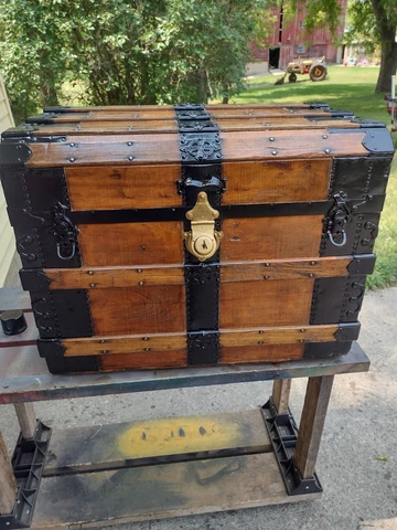 BlackDog Antique Steamer Stage Coach Trunk Wooden C:1800's Cover