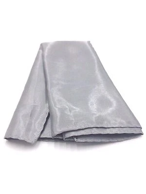 $94 Bloomingdales Pañuelo Para Hombres Gris Sólido Vestido Práctico Informal Bolsillo Cuadrado Foto 1 de 4