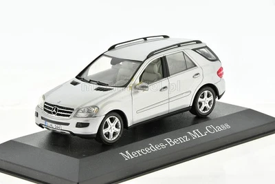 MERCEDES Benz ML-Klasse silver metallic 1/43 MINICHAMPS - Immagine 1 di 4