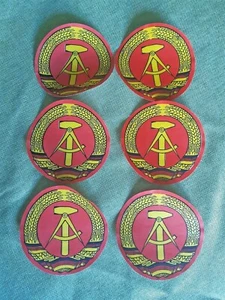 6 x Orig. DDR Emblem aus Papier 10cm GDR emblem made of paper Ostalgie SED FDJ - Picture 1 of 3
