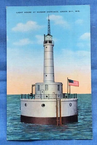 Light House at Harbor Entrance - Green Bay, Wisconsin - Picture 1 of 2