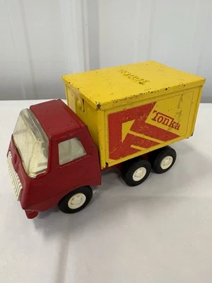 Vintage Tonka Mini Delivery Truck - 1970s - Pressed Metal - Red and Yellow - Image 1 of 4