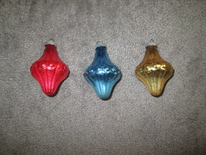 3 adornos navideños de linterna remolino remolino brillante de colección azul, rojo, dorado - Imagen 1 de 5