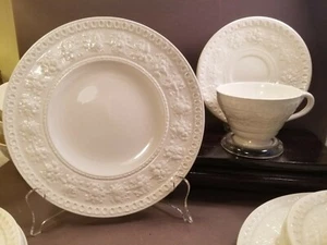Antique Wedgewood Wellesley Cups Saucers Salad/Lunch Plates (Service for 9) - Picture 1 of 64