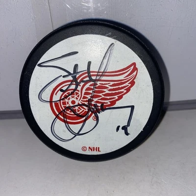 Steve Yzerman Signed Detroit Red Wing Puck JSA COA - Image 1 of 3