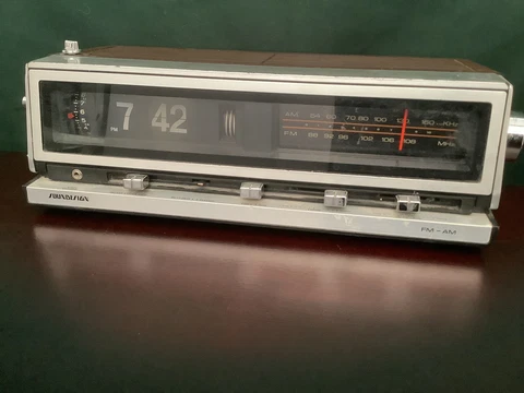 Flip Clock AM FM Radio  Model 3566D AM/FM Tested & Working Soundesign Cover