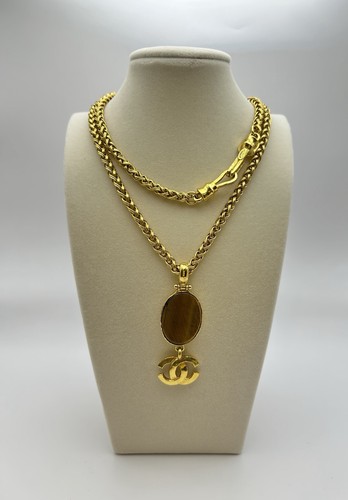 Rara collana ovale Chanel vintage Coco Mark occhio di tigre placcata oro con scatola