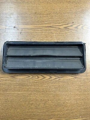 2003-2013 Maserati Quattroporte Right Rear Quarter Air Ventilation Vent Grille - Image 1 of 3