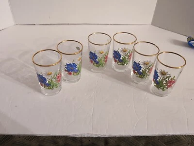 Vasos de jugo con borde dorado estampado floral de Alemania Foto 1 de 4