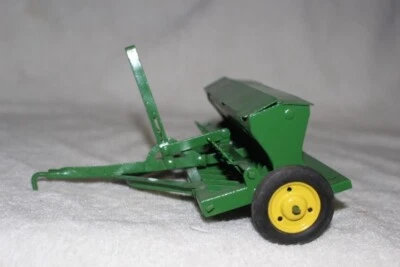 Broca de grãos vintage ESKA JOHN DEERE RESTAURADA E REPINTADA EM ESCALA 1/16 (BROCA VERDE) - Imagem 1 de 4