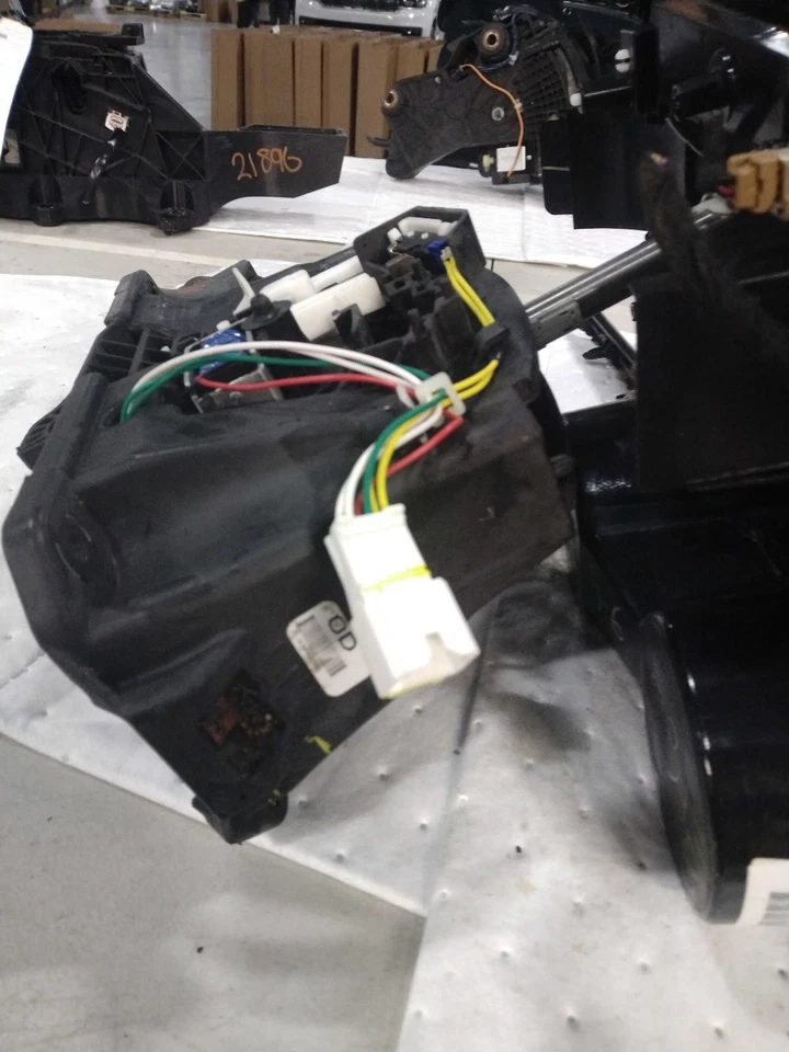 Ensamblaje de palanca de cambio de transmisión automática usado se adapta a: 2019 Nissan Pathfinder G Foto 1 de 4