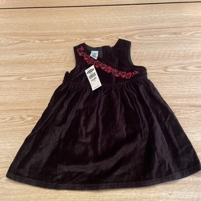 Vestido de terciopelo negro vintage nuevo con etiquetas 18-24 meses flores rojas 2003 vestido de vacaciones Foto 1 de 4