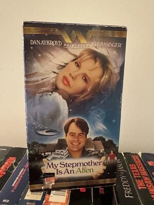 My Stepmother Is An Alien VHS  Foto 1 de 4